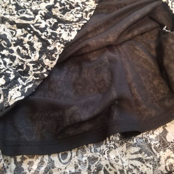 EAST 5TH SHIRT SLEEVE BLACK WHITE TOP. AT-LARGE. - Picture 15 of 16